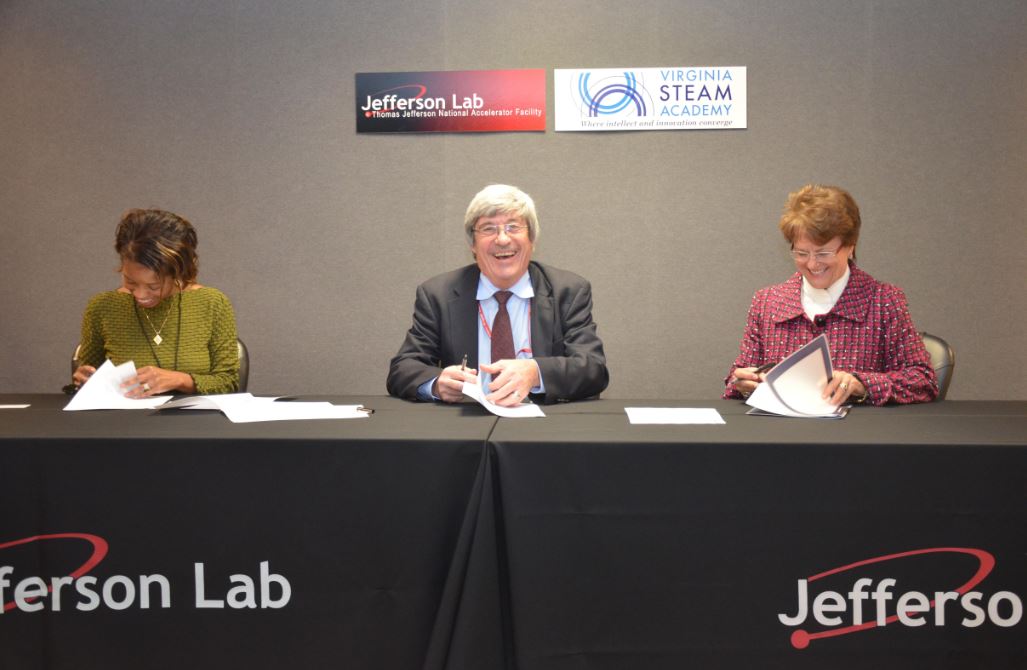 Signing of Memorandum of Understanding between Jefferson Science Associates and Jefferson Lab.