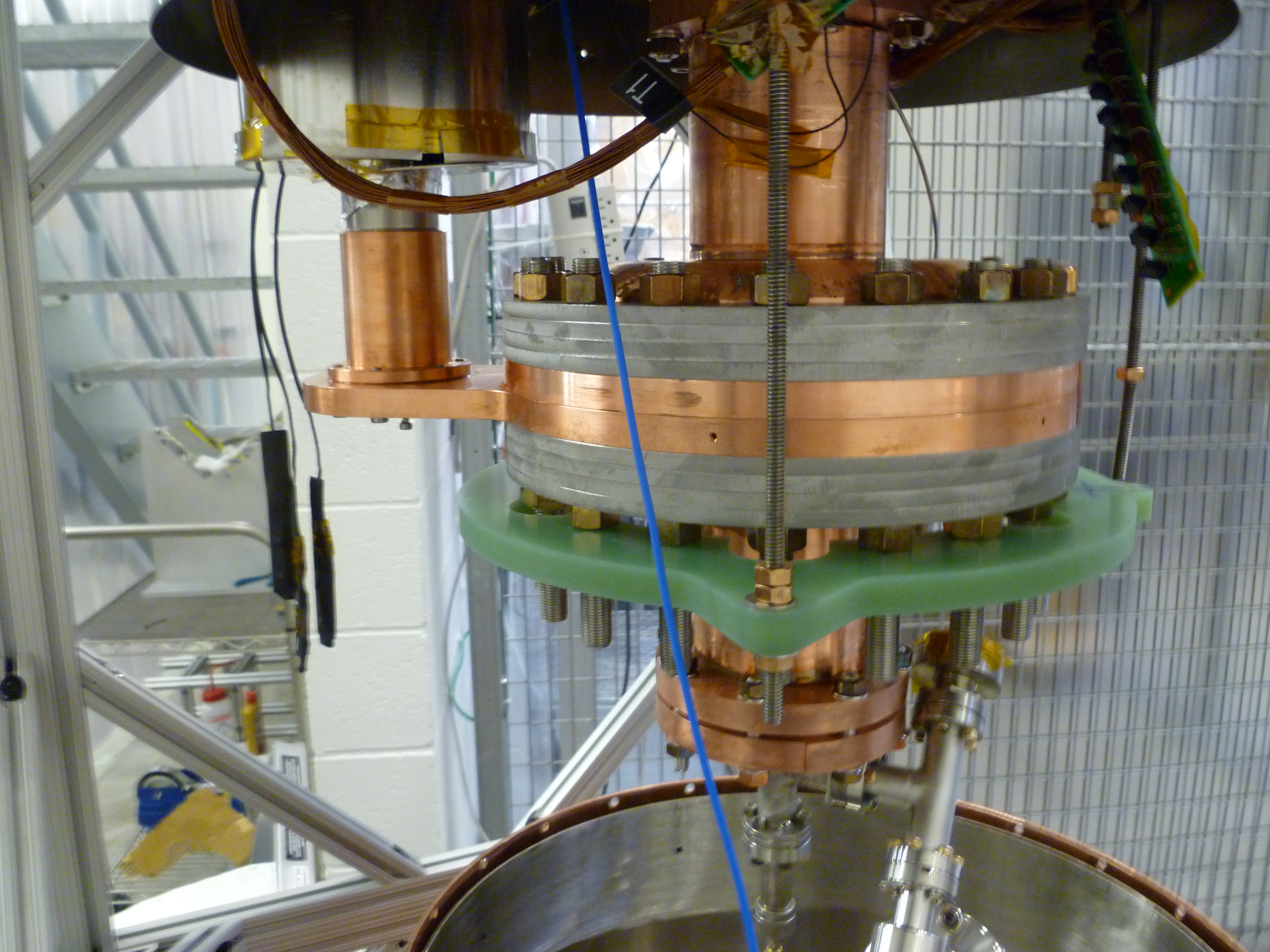 Copper/Niobium/NiobiumTin cavity connected to the cryocooler