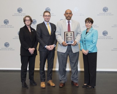 Jefferson Lab Team Accepts Award